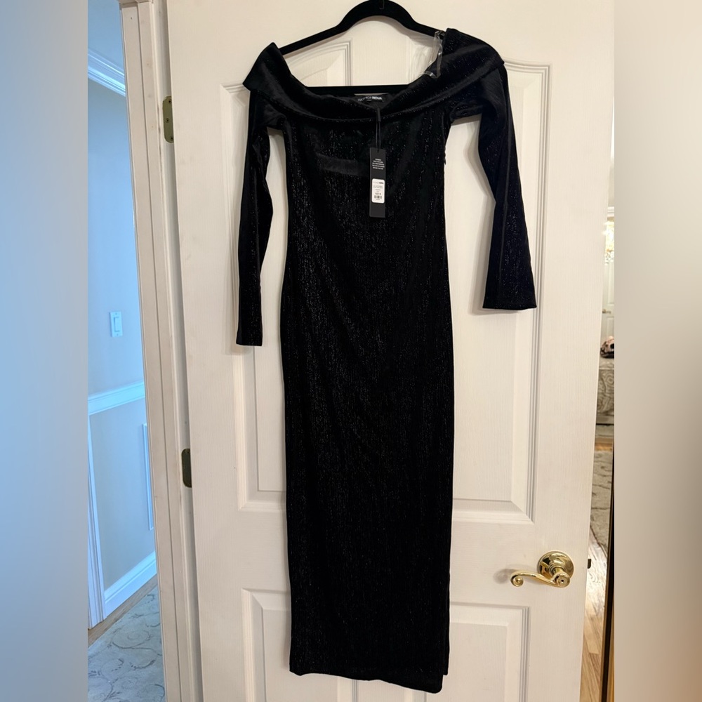 Fashion Nova : Long off shoulder velvet dress . Size Medium